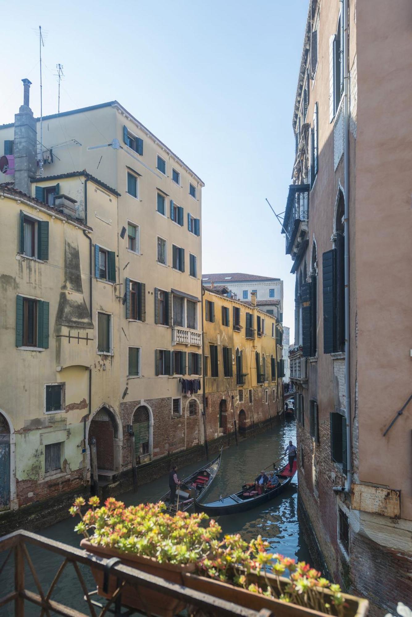 Tre Sestieri Terrace - Canal View 2024 Veneza Quarto foto